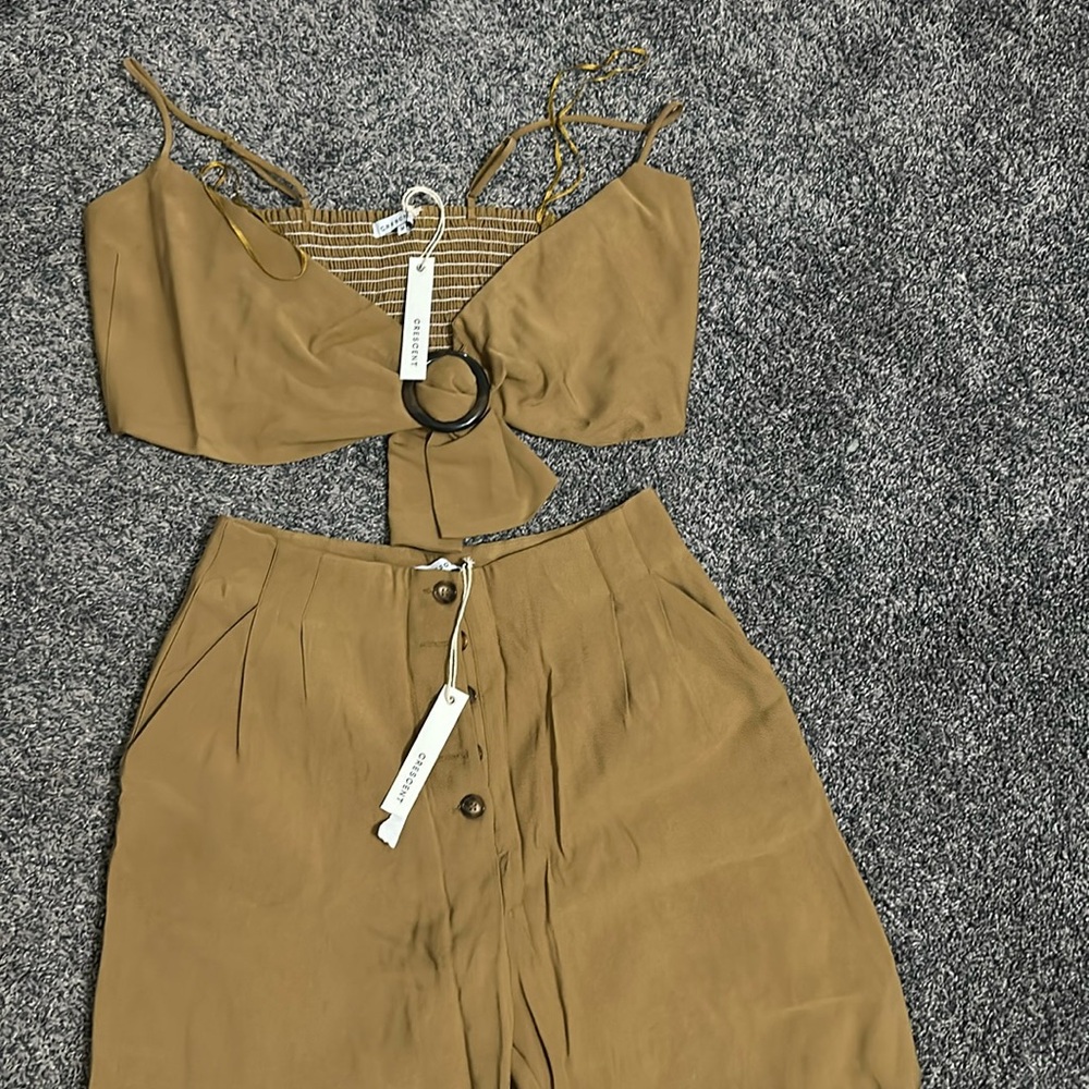 Top with high waisted pants set.